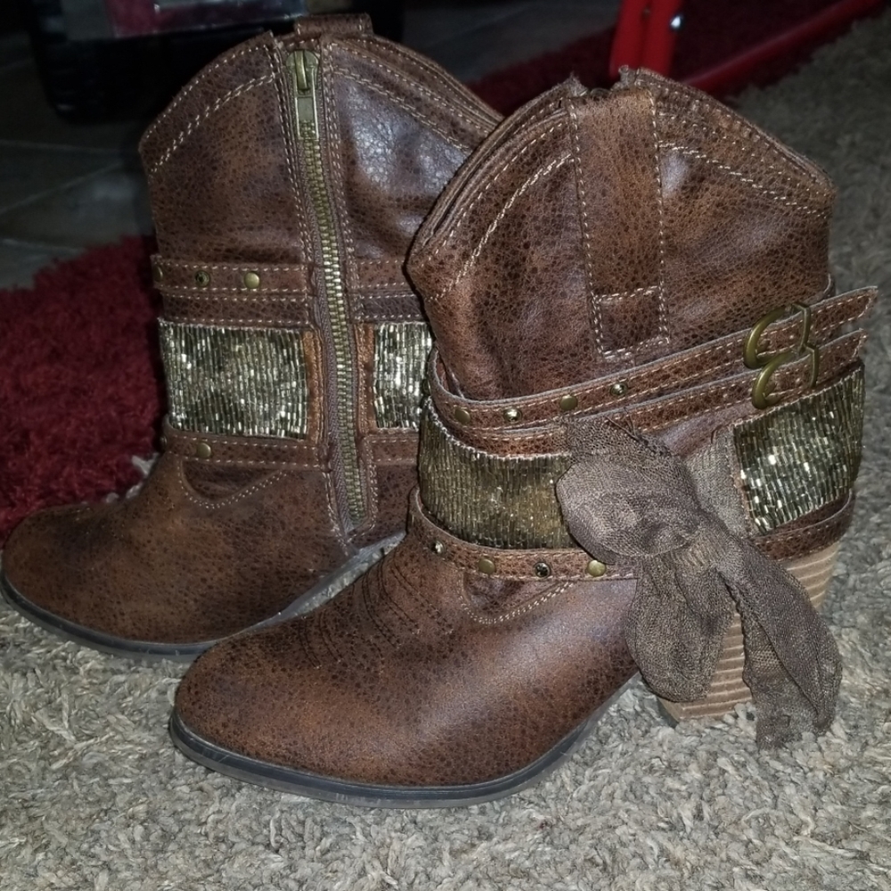 Hot Rated ankle booties